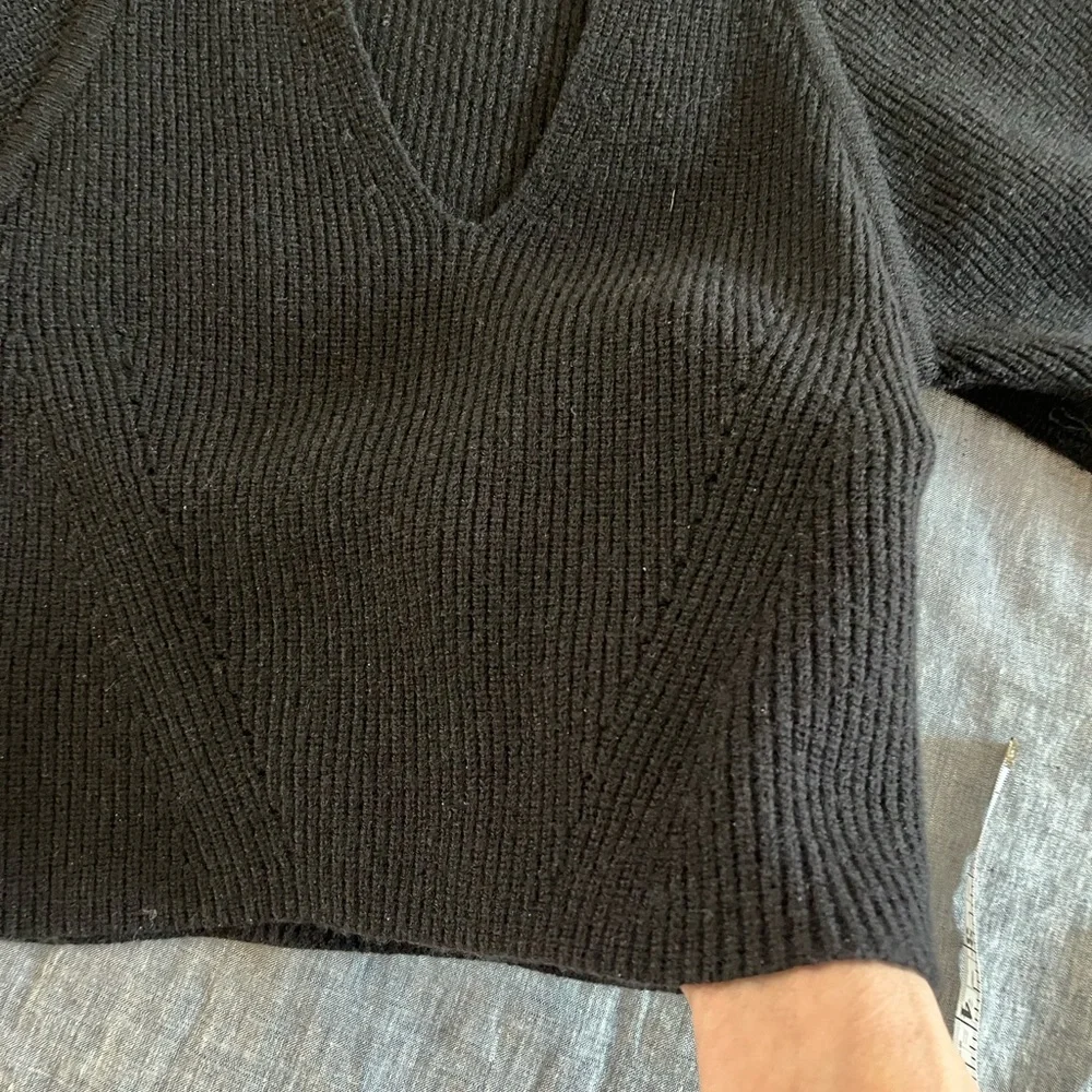 Deluc deep V-Neck Ribbed Sweater - Picture 5 of 7